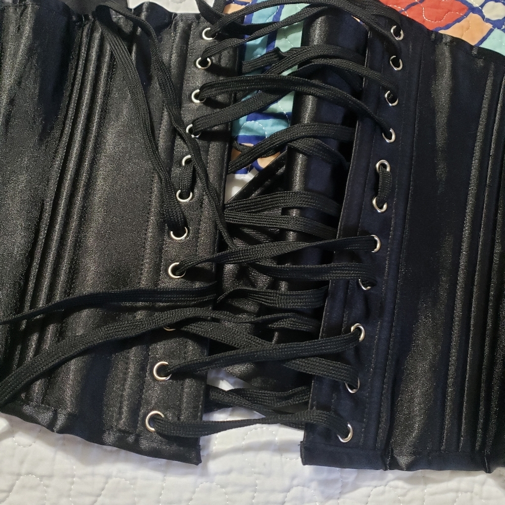 Bnwot waist cincher